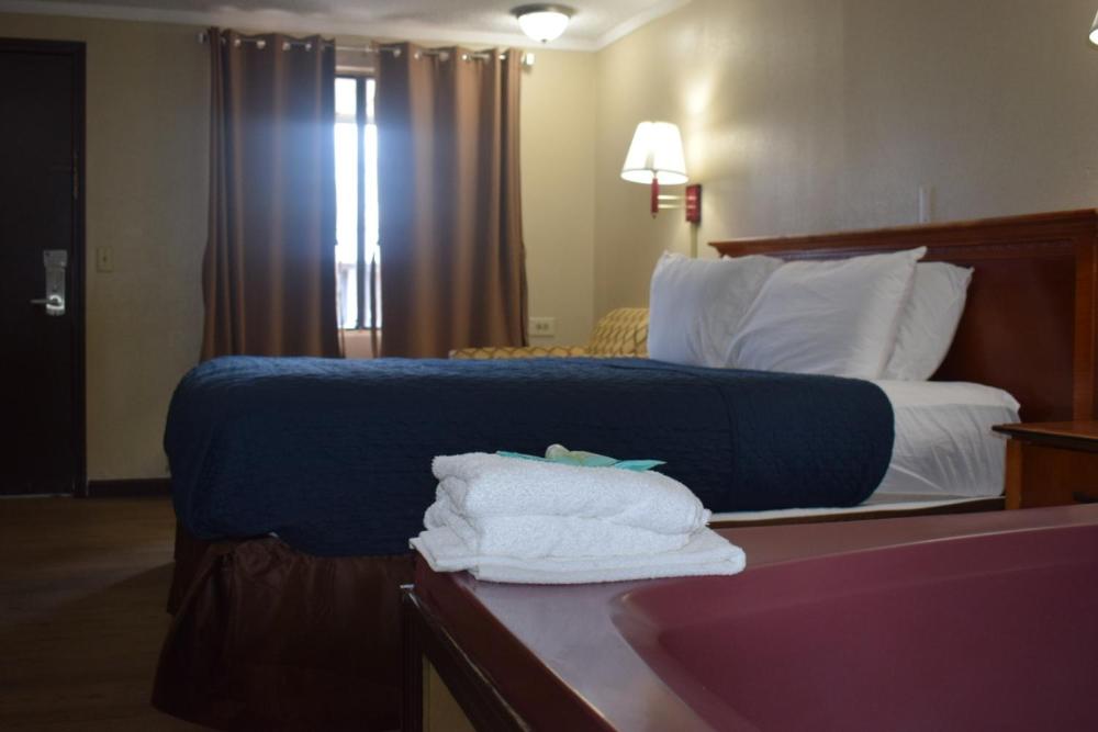 Knights Inn Farmington Hills