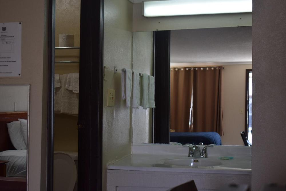 Queen Kitchenette Non-Smoking interior